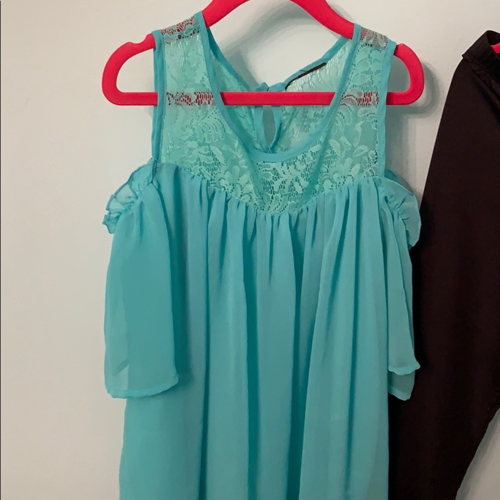 Two piece set - Picture 2 of 3